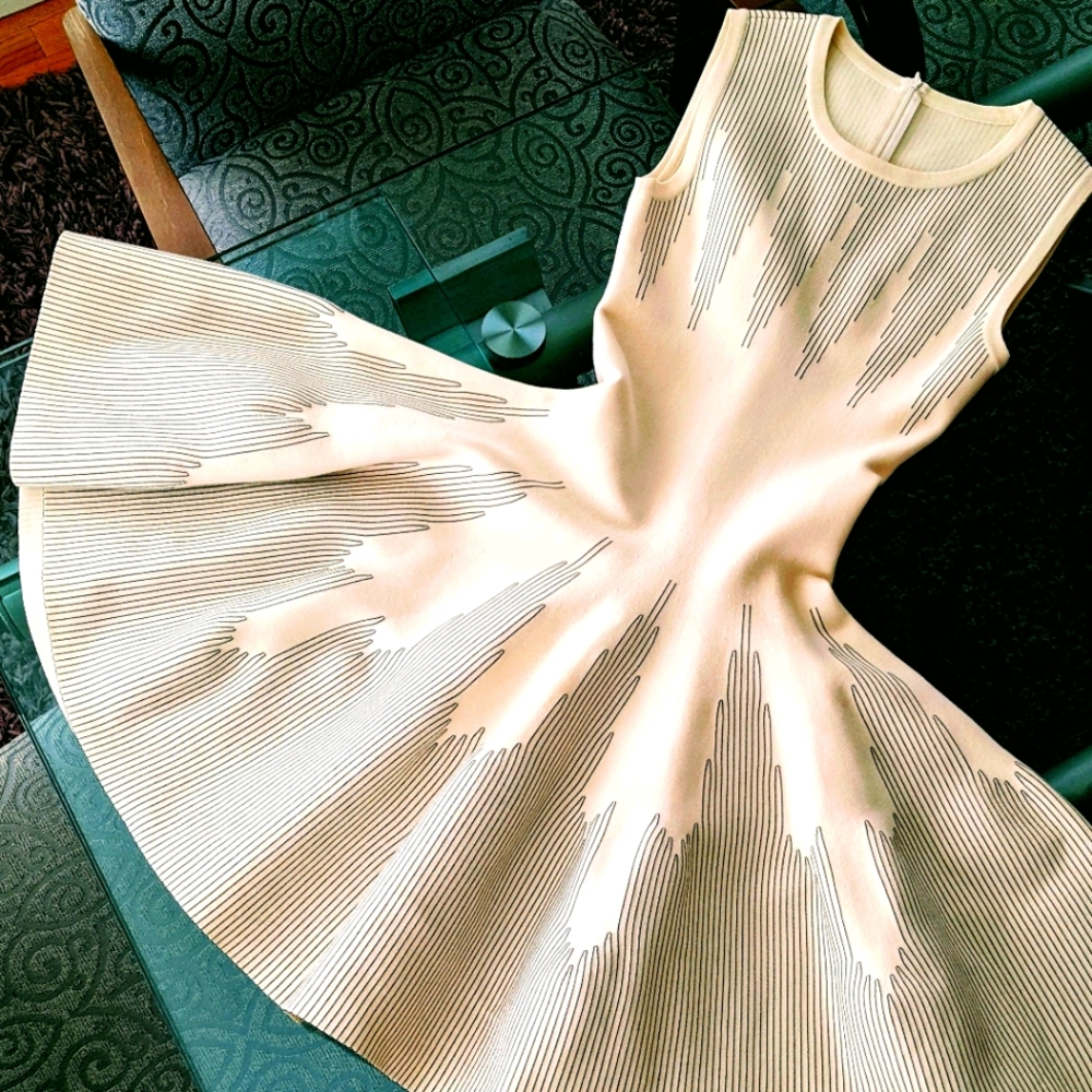 NWOT ALAÏA Cream / Black Dress Sz 38, US Sz 2/4